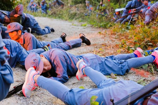 团队有气势的宣誓词，团队有气势的宣誓词大学（泉州红七月党建团建年年有）