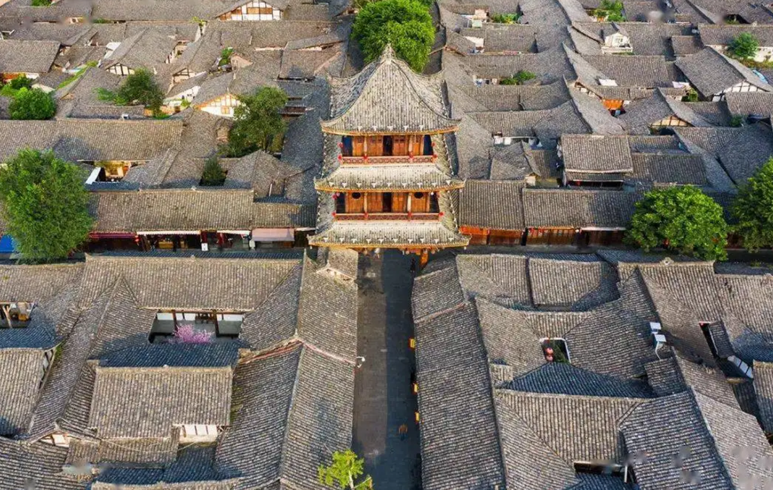 四川除了杜甫草堂,武侯祠等著名的景点,临邛古城也是一个很值得前去