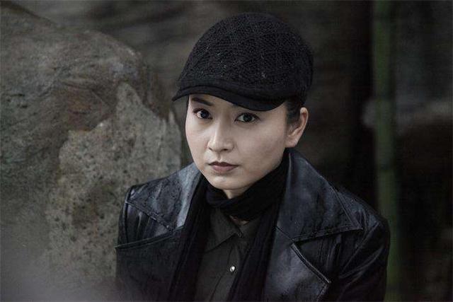 她在《英雄戟之影子战士》中饰演蓝欣儿 ,表面是上海名媛,其实是身份