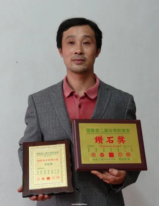 二胡演奏家，二胡演奏家是刘天一还是刘北茂（二胡制作大师周爱国）