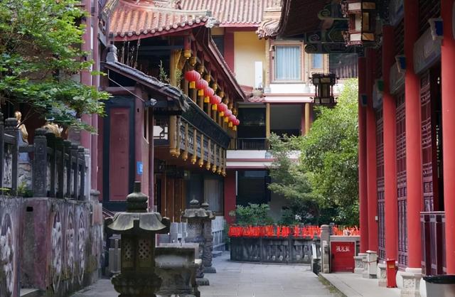 青城山普照寺在哪，青城山普照寺在哪个城市（成都求好运很灵的寺）