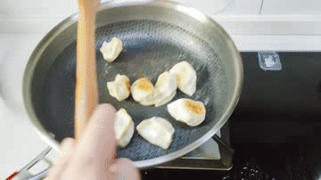 康巴赫炒锅怎么样，德国康巴赫炒锅怎么样（康巴赫第五代抗菌煎锅真的不粘锅）