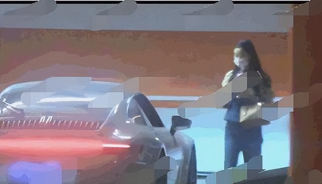 白敬亭圈外女友，白敬亭圈外女友的照片（男方带女方见父母）