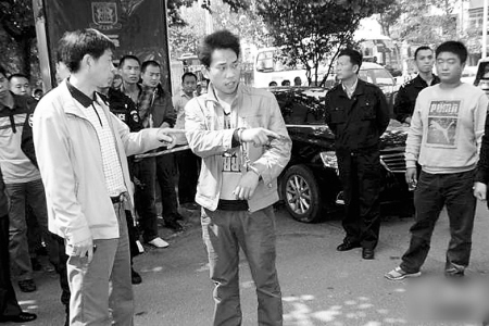 揭露地沟油的记者李翔，李翔 地沟油（夜晚在家门口遇害）