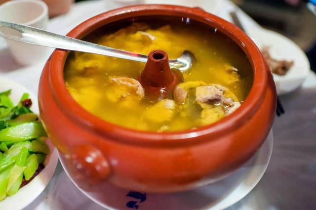 都说这12道美食最能代表云南，您同意吗？最后一道外地人不敢尝试
