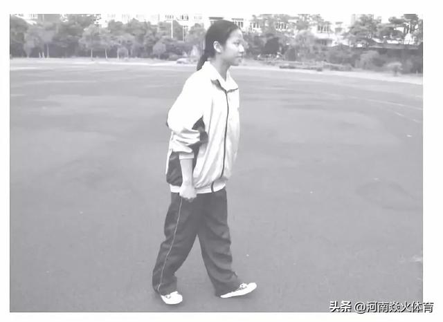 学生手怎么变细长，手变细长的方法（摆脱僵硬提升学生柔韧性的方法）