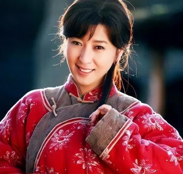 “二人转女王”闫学晶：两段婚姻三个孩子，两任丈夫都是二婚