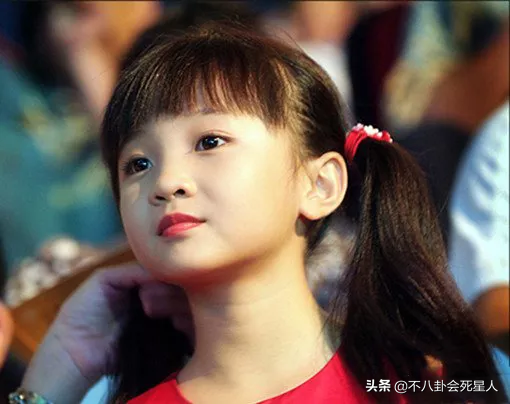 人前风光无限，人后被亲妈当成“提款机”，这5位童星满是辛酸泪