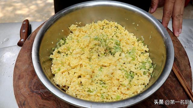 芹菜饺子馅的做法，芹菜饺子馅的做法大全（头伏的饺子用这4种菜调馅）
