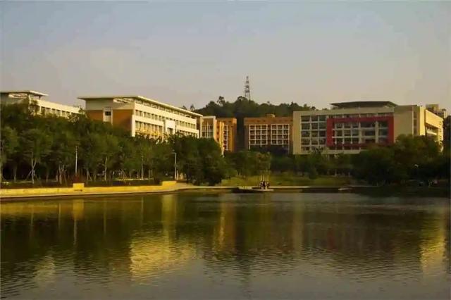 广东技术师范大学排名，2021广东技术师范学院排名（广东技术师范大学与广东第二师范学院对比）
