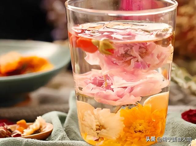 花茶搭配表，简要介绍花茶的各种搭配常见的有哪一些（菊花茶的4样“神仙搭配”）