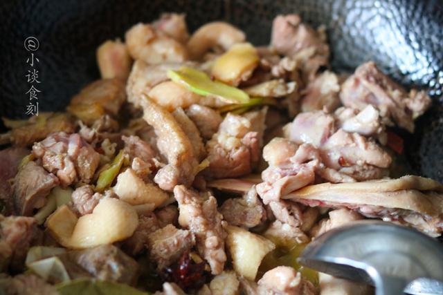 鸭子吃什么东西作为食物，鸭子吃什么（“入伏一只鸭）