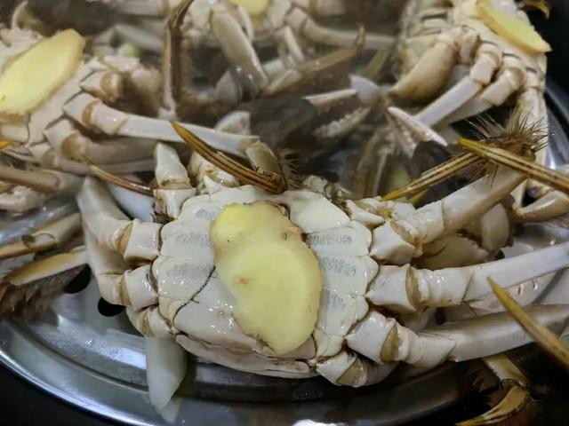 螃蟹开水煮几分钟熟，水煮螃蟹几分钟煮熟（老渔民教您2招，鲜嫩不掉腿）