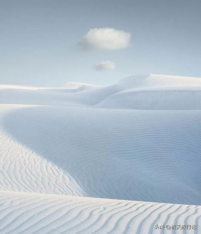 简约黑白线条画人物微信头像，黑白线描画人物头像（2022年黑白极简主义摄影获奖作品）