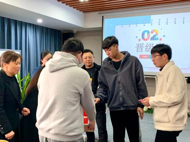 用六组四字成语,用六组四字成语写一句话(“成语接龙”趣味赛走进新吴区阅读联盟点) 用六组四字成语,用六组四字成语写一句话(“成语接龙”趣味赛走进新吴区阅读联盟点)