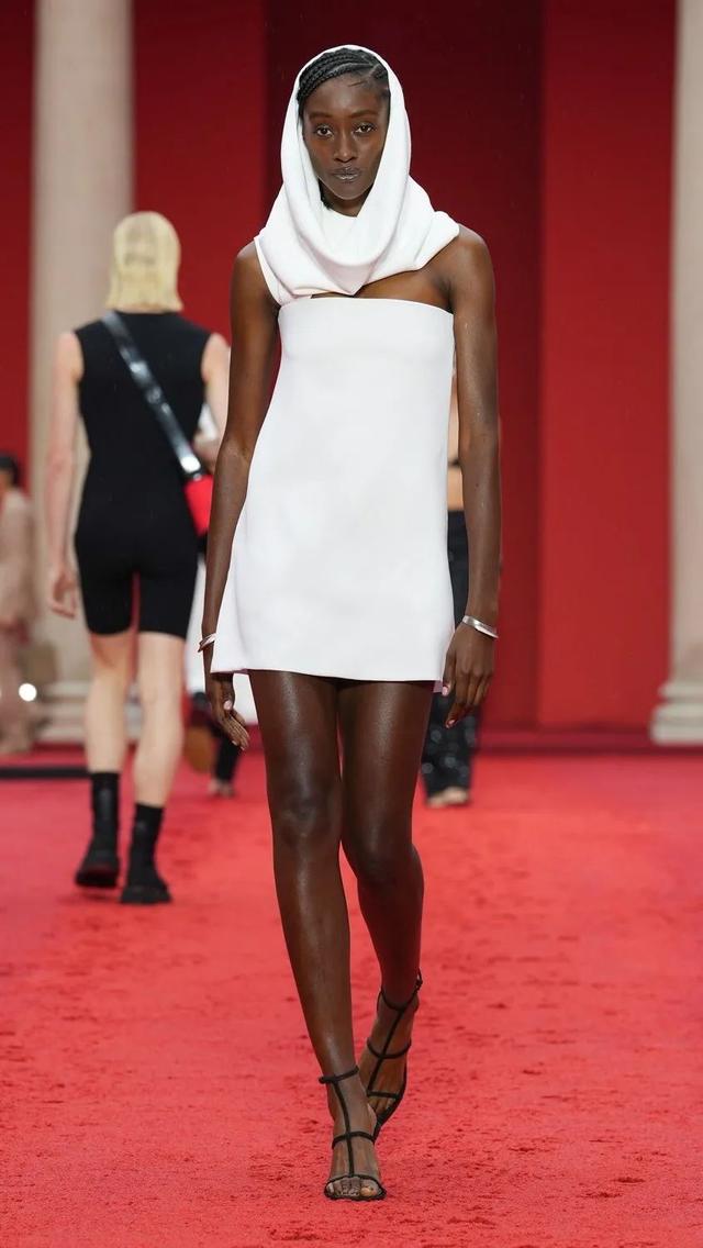 element是什么牌子，ELEMENT是啥牌子的电视（95岁的FERRAGAMO）