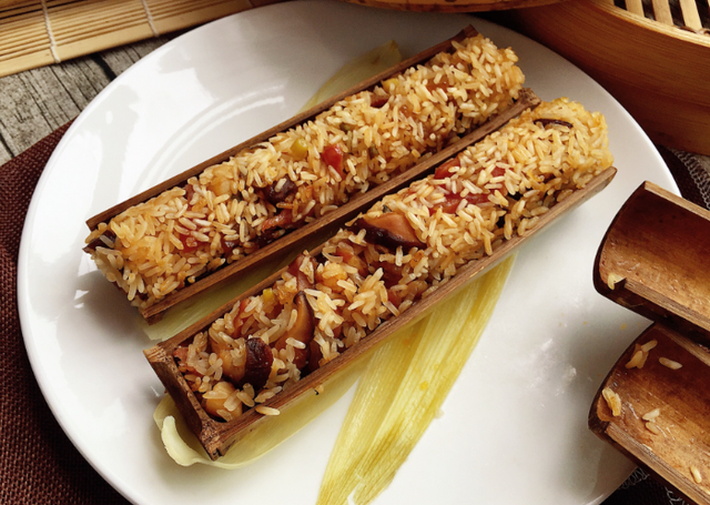 云南特产有哪些，云南特产有哪些首饰玉（云南最有名的8种名小吃）