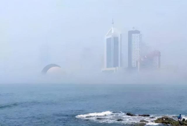 生活中有哪些海市蜃楼现象，生活中有哪些海市蜃楼现象及原因（空中一列火车飞驰而过）