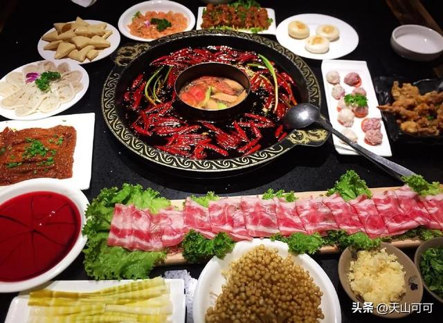 羊肉火锅配菜有哪些，羊肉火锅底料配方（入秋吃涮羊肉时的3个好搭档）