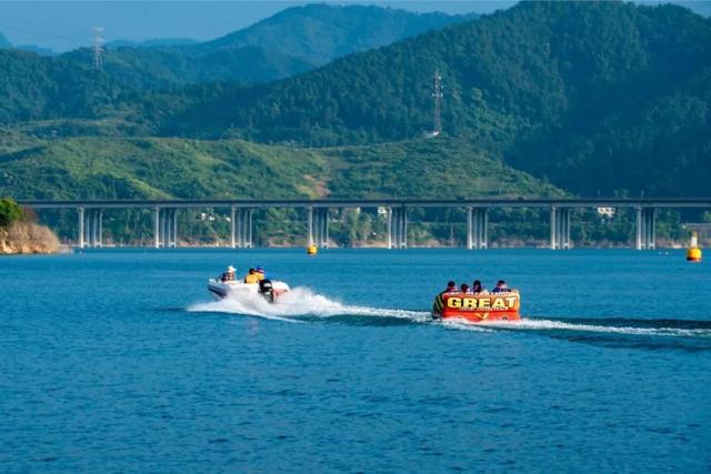 武当太极湖，武当太极剑49式视频李德印教学（太极湖水上游邀您来嗨）