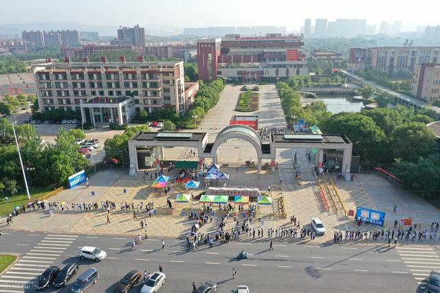 中专可以考大学吗，中专可不可以考大学（中专技校的学生也能考大学）