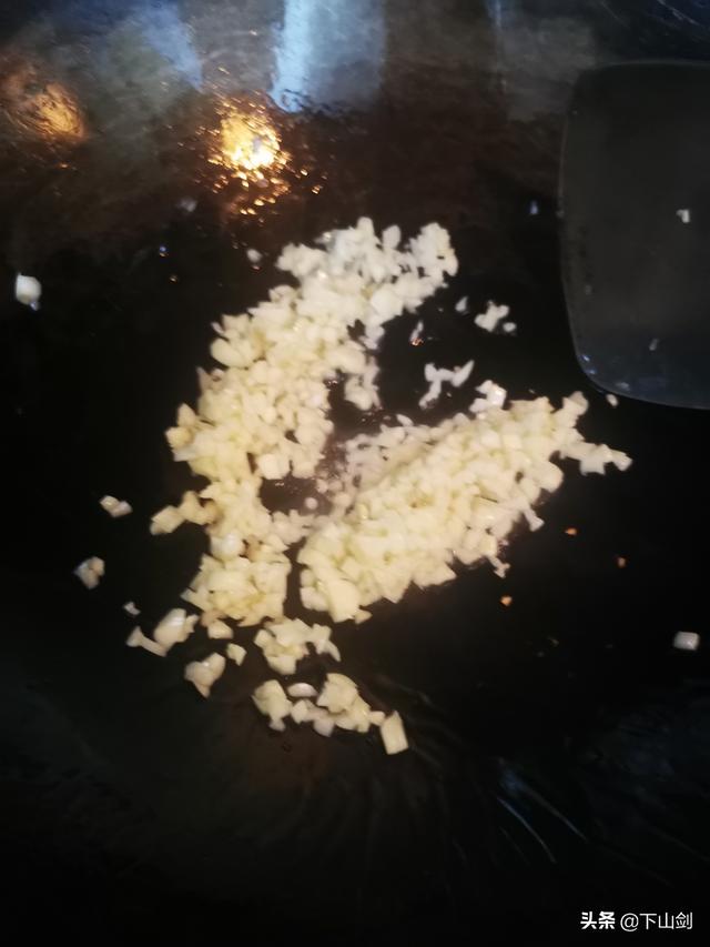 西生菜怎么做好吃，西生菜怎么做好吃又简单（脆脆好吃的蚝油西生菜）