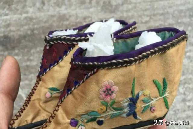 一尺三寸等于多少厘米，一尺三寸等于多少厘米长度（无法接受的三寸金莲）