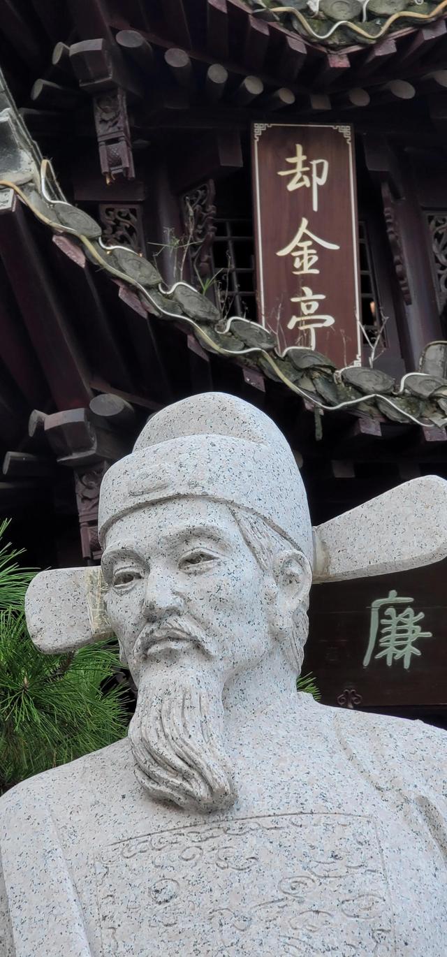 上海到青岛多远，上海到青岛的路程（上海青岛往返1400公里全程无高速沿途城市蜻蜓点水游）