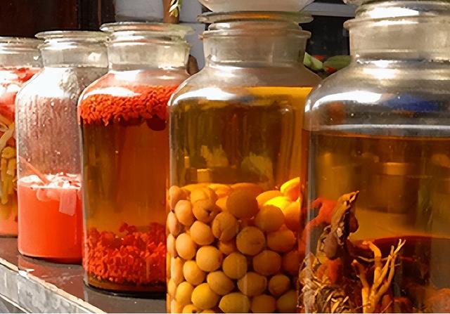 世界上最大的蜈蚣，世界最大的蜈蚣有多大（中国海关查获5条海外“巨型”蜈蚣）