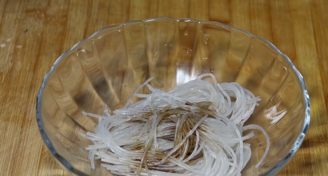 白菜炖粉条的家常做法，排骨白菜炖粉条的家常做法（诀窍原来都这里）