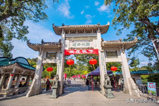 广东潮州有一座西湖公园，风景秀丽，古迹众多，是休闲游的好去处