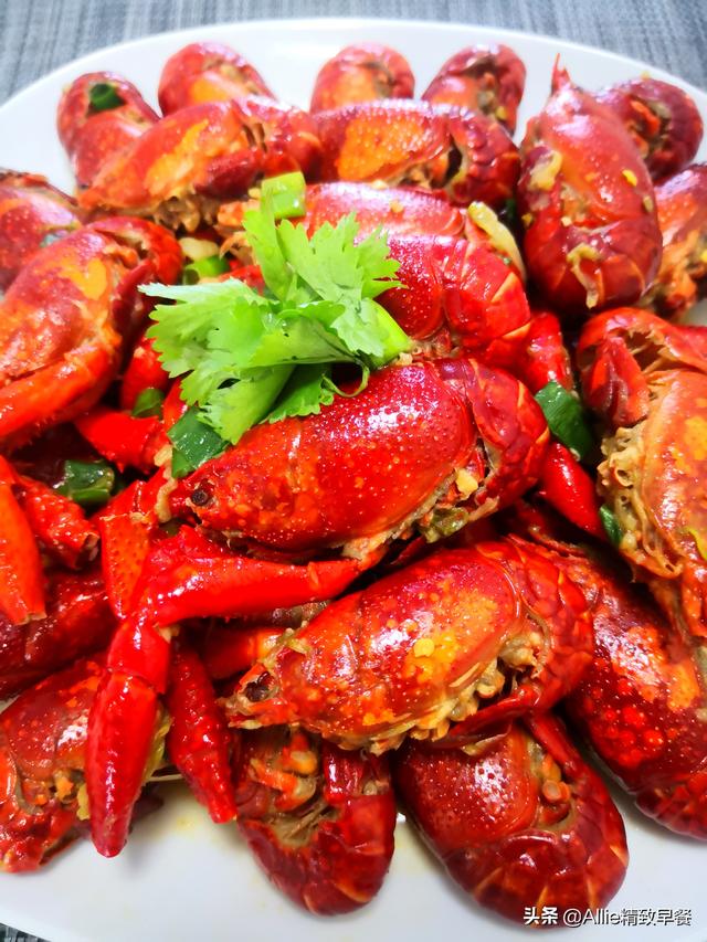 煮小龙虾的方法和教程，如何煮小龙虾好吃又简单（从挑到煮超详细分享）