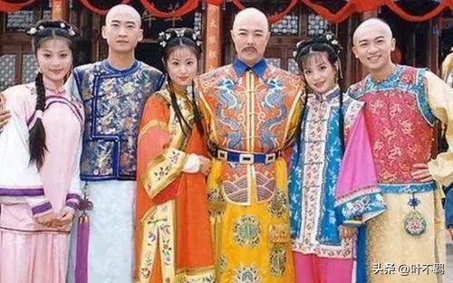 老还珠格格24年后演员今昔对比，24年后周杰被逼成了农民