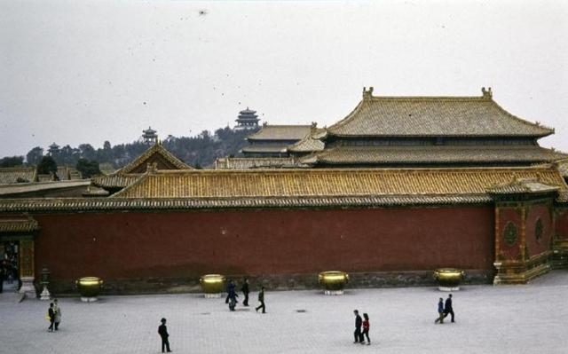 故宫建于哪个朝代，毛主席曾3次参观故宫城墙（故宫是哪个朝代建的）