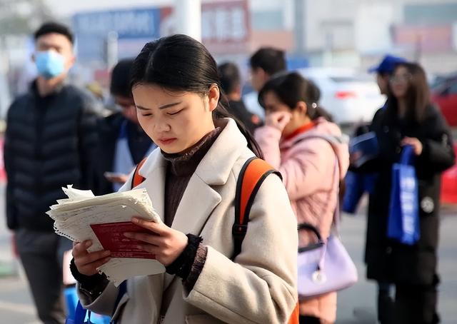 深圳市公务员待遇，深圳公务员年收入多少（不同省市公务员待遇排名出炉）