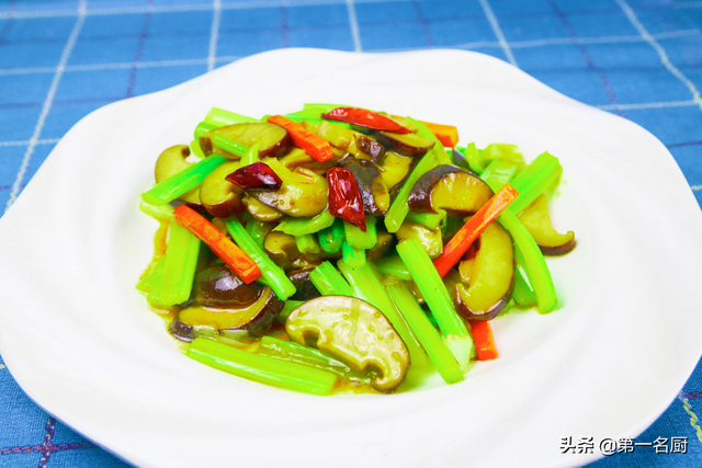 玉米不能和什么一起吃，哪些食物不能和玉米一起吃（建议多吃“4种补水菜”）