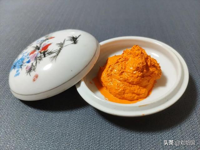 真正的朱砂多少钱一克，真正的朱砂怎么分辨真假（玩印泥的人）