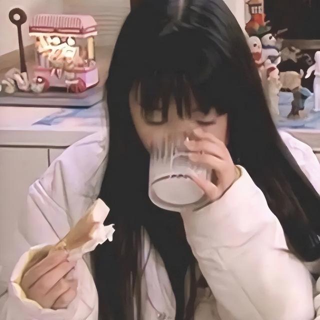 网红头像卡通可爱 美食妹妹，网红头像卡通可爱图片微信（吃东西头像）