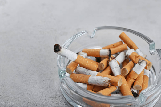 白醋的10个小妙用，把白醋倒在手心一搓