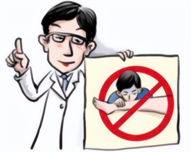 床头惊现银环蛇，剧毒多头蛇（湖北一男子被吓醒）