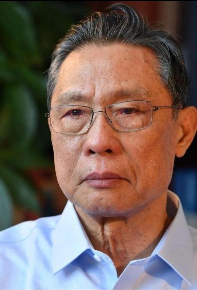 爱国人物事迹有哪些，关于爱国人物的事迹（三十六位疫情抗战中的英雄事迹）