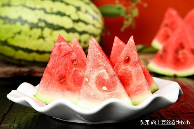 立秋吃什么传统小吃，立秋吃什么风俗食物（老传统“吃6宝、啃2瓜”不能少）