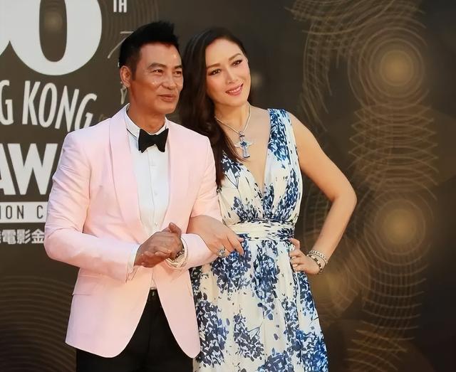 8位拍过“风月片”的男港星，威猛霸气的背后，个个悔不当初