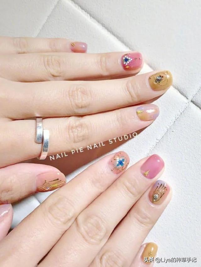 美甲图片夏天显白,显白美甲夏天(显白显嫩的美甲,一眼心动)_犇涌向乾