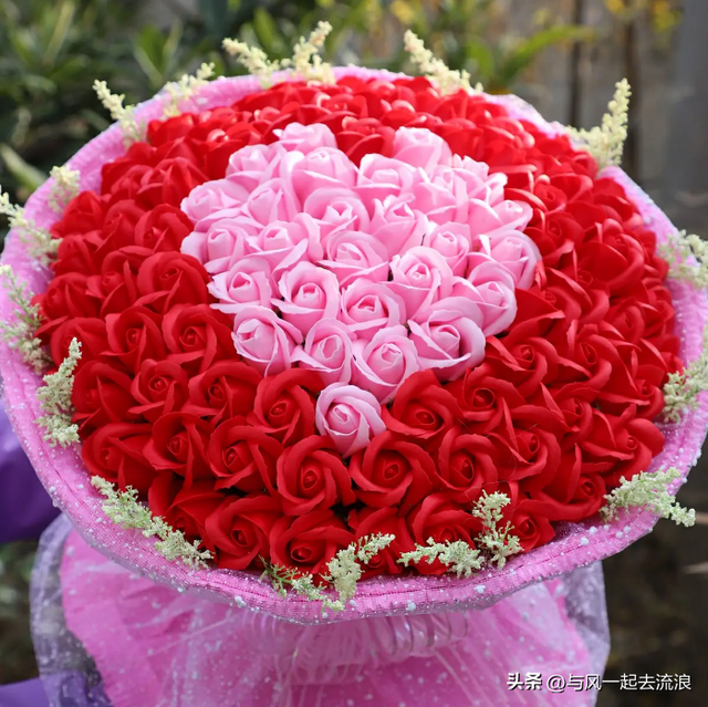 情人节送多少玫瑰，情人节送多少朵玫瑰（送多少有讲究<完整版>）