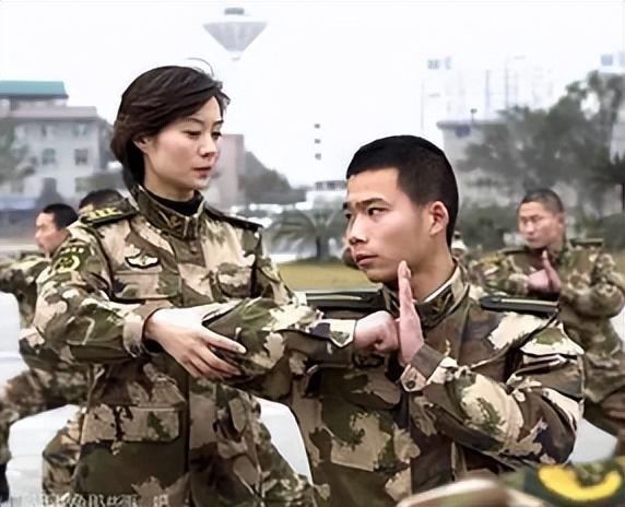 四川女子特警队，女子特警队队长罗斌现在在哪（57秒空手攀爬五层楼）