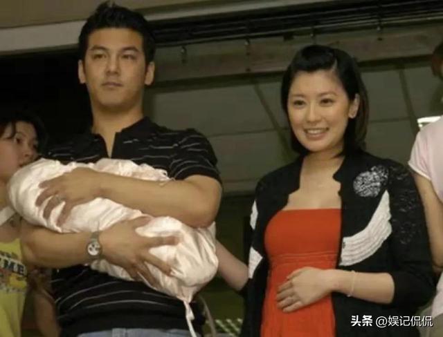贾静雯女儿咘咘，贾静雯女儿咘咘现在长大的样子（7岁咘咘戴600度眼镜气质大变）