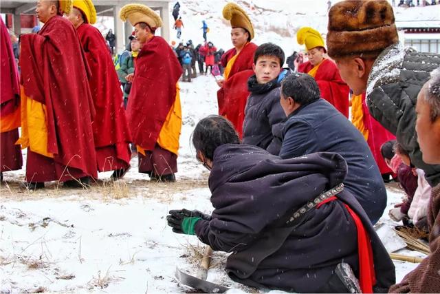 拉卜楞寺晒佛节，打卡甘南拉卜楞寺（正月晒佛节郎木寺摄影游记+攻略）