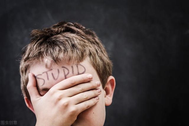 孩子胆小怎么办?请家长做好这6点，孩子特别胆小怎么办（怎样才能让孩子克服胆小）