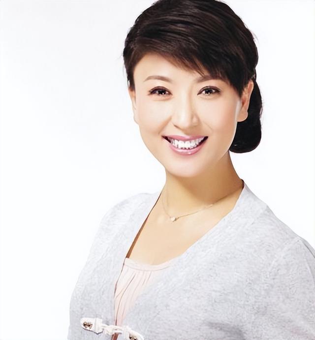 “二人转女王”闫学晶：两段婚姻三个孩子，两任丈夫都是二婚